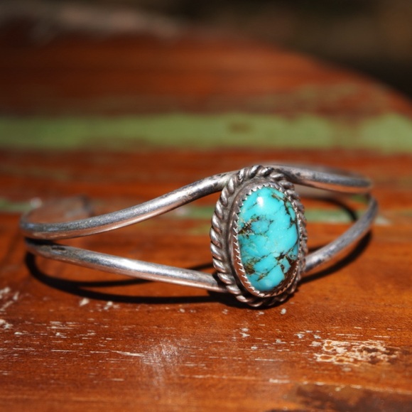 Vintage Sterling Silver Turquoise Cuff Bracelet - Picture 5 of 16